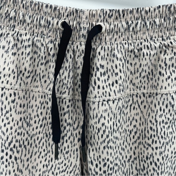 Lululemon 4 Step Lively Crop Yoga Athletic Capris Pant - Picture 3 of 13